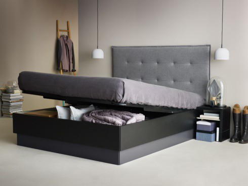 Phòng ngủ gọn gàng hơn với chiếc giường có khả năng cất trữ tối đa, thiết kế tối ưu giúp thao tác nhẹ nhàng và nhanh chóng. (Giường Lugano – BoConcept)